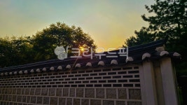 노을, 석양, 일몰, 저녁노을, 한옥돌담, 사진,이미지,일러스트,캘리그라피 - Daram작가 크라우드픽 - 저작권 걱정 없는 상업용 이미지