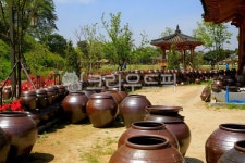 장독대, 장독, 옹기, 한옥, 구성, 사진,이미지,일러스트,캘리그라피 - 서은작가 크라우드픽 - 저작권 걱정 없는 상업용 이미지