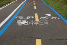 도로, 자전거길, 자전거도로, 도로표지, 길, 사진,이미지,일러스트,캘리그라피 - U Kwae Han작가 크라우드픽 - 저작권 걱정 없는 상업용 이미지