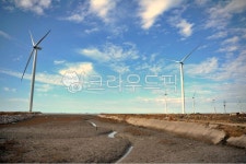 풍력발전소, 환경에너지, 갯펄, 하늘, 구름, 사진,이미지,일러스트,캘리그라피 - Ncubible작가 크라우드픽 - 저작권 걱정 없는 상업용 이미지