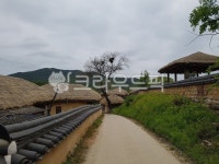 초가집, 한옥, 옛날집, 기와, 길, 사진,이미지,일러스트,캘리그라피 - 힘센토끼작가 크라우드픽 - 저작권 걱정 없는 상업용 이미지