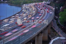 올림픽대로, 자동차도로, 교통, 자동차, 한강, 사진,이미지,일러스트,캘리그라피 - Deep bLUE작가 크라우드픽 - 저작권 걱정 없는 상업용 이미지