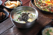 굴, 생굴, 통영굴, 통영생굴, 굴떡국, 사진,이미지,일러스트,캘리그라피 - 미미스튜디오작가 크라우드픽 - 저작권 걱정 없는 상업용 이미지