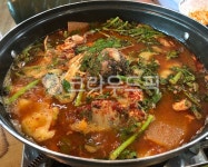 매운탕, 송어매운탕, 쑥갓, 무, 팽이버섯, 사진,이미지,일러스트,캘리그라피 - 미묘미작가 크라우드픽 - 저작권 걱정 없는 상업용 이미지