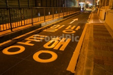 일방통행, 길, 주황, 도로, 밤, 사진,이미지,일러스트,캘리그라피 - moment24ever작가 크라우드픽 - 저작권 걱정 없는 상업용 이미지