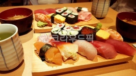 sushi, 스시, 초밥, 일식, 일본, 사진,이미지,일러스트,캘리그라피 - black.작가 크라우드픽 - 저작권 걱정 없는 상업용 이미지
