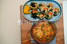 김밥면맛나분식 - 21496 | 김밥, 분식, 라면, 면, 국물, 사진,이미지,일러스트,캘리그라피 - pb이로작가 크라우드픽 - 저작권 걱정 없는 상업용 이미지