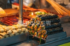 김밥, 군만두, 포장마차, 길거리음식, 분식, 사진,이미지,일러스트,캘리그라피 - 2대8작가 크라우드픽 - 저작권 걱정 없는 상업용 이미지