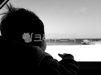 아이, 창틀, 바다, 사람, 창문, 사진,이미지,일러스트,캘리그라피 - sjdh0201작가 크라우드픽 - 저작권 걱정 없는 상업용 이미지