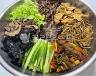 나물비빔밥, 비빔밥, 비빔, 양푼, 양푼비빔밥, 사진,이미지,일러스트,캘리그라피 - 먹방작가 크라우드픽 - 저작권 걱정 없는 상업용 이미지