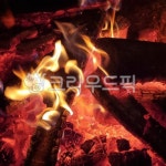 모닥불컴퍼니002 | 불, 불멍, 장작, 모닥불, fire, 사진,이미지,일러스트,캘리그라피 - 밤톨이컴퍼니작가 크라우드픽 - 저작권 걱정 없는 상업용 이미지