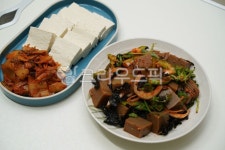 두부김치, 도토리묵, 묵, 요리, 집밥, 사진,이미지,일러스트,캘리그라피 - pb이로작가 크라우드픽 - 저작권 걱정 없는 상업용 이미지