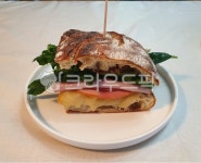 카페, 샌드위치, 햄치즈샌드위치, 브런치, 루꼴라, 사진,이미지,일러스트,캘리그라피 - 불투작가 크라우드픽 - 저작권 걱정 없는 상업용 이미지