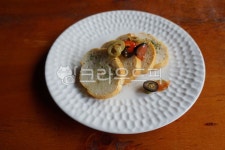 마늘빵, 빵, 방울토마토, 올리브, 접시, 사진,이미지,일러스트,캘리그라피 - 에이스작가 크라우드픽 - 저작권 걱정 없는 상업용 이미지