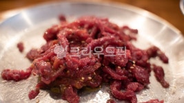 음식, food, 육회, 소고기, 쇠고기, 사진,이미지,일러스트,캘리그라피 - 도마필름작가 크라우드픽 - 저작권 걱정 없는 상업용 이미지