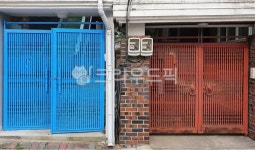 대문, 철문, 파란대문, 빨간대문, 출입구, 사진,이미지,일러스트,캘리그라피 - jloveluv작가 크라우드픽 - 저작권 걱정 없는 상업용 이미지