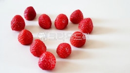 strawberry, 딸기, food, 과일, fruit, 사진,이미지,일러스트,캘리그라피 - 스톡충전소작가 크라우드픽 - 저작권 걱정 없는 상업용 이미지