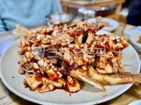 우럭, 우럭튀김, 해산물, 양념, 양념장, 사진,이미지,일러스트,캘리그라피 - CHANGmedia작가 크라우드픽 - 저작권 걱정 없는 상업용 이미지