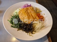 쫄면, 튀김만두, 경양식, 가벼운식사, 데이트음식, 사진,이미지,일러스트,캘리그라피 - 밤톨아저씨작가 크라우드픽 - 저작권 걱정 없는 상업용 이미지