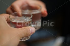 만남, 건배, 치얼스, 술자리, 술한잔, 사진,이미지,일러스트,캘리그라피 - pb이로작가 크라우드픽 - 저작권 걱정 없는 상업용 이미지