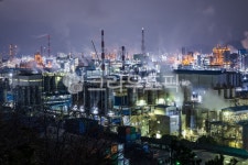 공장, 야경, factory, building, 정련소, 사진,이미지,일러스트,캘리그라피 - 수리산호랑이작가 크라우드픽 - 저작권 걱정 없는 상업용 이미지
