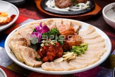 홍어삼합, 홍어, 삼합, 돼지고기, 보쌈, 사진,이미지,일러스트,캘리그라피 - photohwan작가 크라우드픽 - 저작권 걱정 없는 상업용 이미지