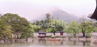 연못, 전통가옥, 공원, 정원, 안개, 사진,이미지,일러스트,캘리그라피 - 민스토리작가 크라우드픽 - 저작권 걱정 없는 상업용 이미지