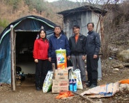 금산우체국, 움막생활주민 생필품 지원 < 포토뉴스 < 기사본문 - 충청신문 금산우체국, 움막생활주민 생필품 지원