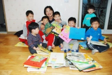 책 읽어주는 엄마들이 찾아갑니다 < 교육 < 뉴스 < 기사본문 - 충청신문 책 읽어주는 엄마들이 찾아갑니다