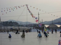 얼음 위를 신나게 달려보자! < 음성 < 충북 < 기사본문 - 충청신문 얼음 위를 신나게 달려보자!