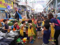 ‘어린이와 함께하는 전통시장’ < 이슈&이슈 < 천안 < 충남 < 기사본문 - 충청신문 ‘어린이와 함께하는 전통시장’