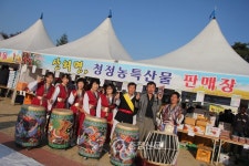 산외면 풍물놀이패, 판매촉진 나서 ‘눈길’ < 사람들 < 충청人 < 기사본문 - 충청신문 산외면 풍물놀이패, 판매촉진 나서 ‘눈길’