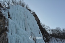 세계 최대‘영동 인공빙벽장’ 결빙 장관 < 영동 < 충북 < 기사본문 - 충청신문 세계 최대‘영동 인공빙벽장’ 결빙 장관