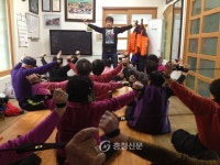 금산군 경로당 방문건강서비스 ‘호응’ < 금산 < 충남 < 기사본문 - 충청신문 금산군 경로당 방문건강서비스 ‘호응’
