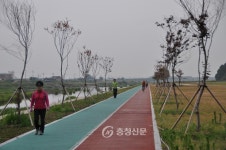 예산군 무한천 둔치공원… 여가·생활체육공간으로 ‘인기’ < 예산... 충청신문 예산군 무한천 둔치공원… 여가·생활체육공간으로 ‘인기’