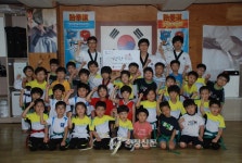 “나눔을 실천하는 착한 태권도장” < 사람들 < 충청人 < 기사본문 - 충청신문 “나눔을 실천하는 착한 태권도장”