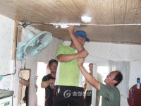 노인종합복지관차깨끄시 | 어르신에게 손쉽게 켜고 끄는 형광등 선물 < 사람들 < 충청人 < 기사본문 - 충청신문 어르신에게 손쉽게 켜고 끄는 형광등 선물