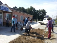 음성 생극면사무소, 참사랑노인요양원서 봉사 < 사람들 < 충청人 < 기사본문 - 충청신문 음성 생극면사무소, 참사랑노인요양원서 봉사