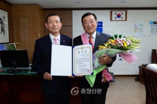 대한민국재향군인회 향군대휘장, 김석환 홍성군수 수상 < 홍성 < 충남 < 기사본문 - 충청신문 대한민국재향군인회 향군대휘장, 김석환 홍성군수 수상