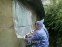 천안시 청룡동 백년지기 자원봉사단체, 겨울철 앞두고 독거 노인에 단열공사 후원 < 천안 < 충남 < 기사본문 - 충청신문 천안시 청룡동 백년지기... 