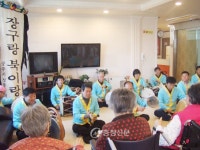 공주시청 풍물동아리, 노인요양시설 위문공연 < 사람들 < 충청人 < 기사본문 - 충청신문 공주시청 풍물동아리, 노인요양시설 위문공연