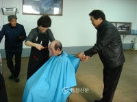 보은군, 한우조사료작목반 이발 봉사 훈훈 < 보은 < 충북 < 기사본문 - 충청신문 보은군, 한우조사료작목반 이발 봉사 훈훈