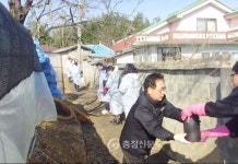 홍산중앙교회, 부여 홍산면에 사랑의 연탄 2000장 기탁 < 사람들 < 충청人 < 기사본문 - 충청신문 홍산중앙교회, 부여 홍산면에 사랑의 연탄... 