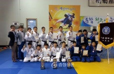충북 유도회, 업어치기 한판승부…유도인 갈고 닦은 기량 발휘 < 이슈... 충청신문 충북 유도회, 업어치기 한판승부…유도인 갈고 닦은 기량 발휘