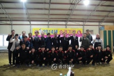홍성군씨름협회, 광흥중 씨름부 발전기금 500만원 전달 < 사람들 < 충청人 < 기사본문 - 충청신문 홍성군씨름협회, 광흥중 씨름부 발전기금... 