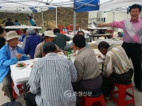 청양 장평면 허전회씨, 지역 어르신께 삼계탕 대접 < 사람들 < 충청人 < 기사본문 - 충청신문 청양 장평면 허전회씨, 지역 어르신께 삼계탕 대접