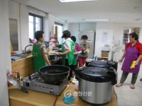아산 온양3동 모종주공아파트 부녀회, 결식아동에 점심 제공 < 아산 < 충남 < 기사본문 - 충청신문 아산 온양3동 모종주공아파트 부녀회... 