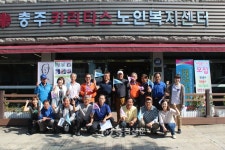 택시투어 나들이 ‘꽃보다 어르신’ < 사람들 < 충청人 < 기사본문 - 충청신문 택시투어 나들이 ‘꽃보다 어르신’