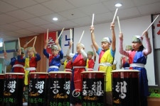 수한초, ‘노인의 날’재롱잔치 어르신들 함박웃음 < 교육 < 뉴스 < 기사본문 - 충청신문 수한초, ‘노인의 날’재롱잔치 어르신들 함박웃음