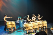 학생교육문화원, 함께 호흡하는 낭랑18세 난타공연 < 교육 < 뉴스 < 기사본문 - 충청신문 학생교육문화원, 함께 호흡하는 낭랑18세 난타공연